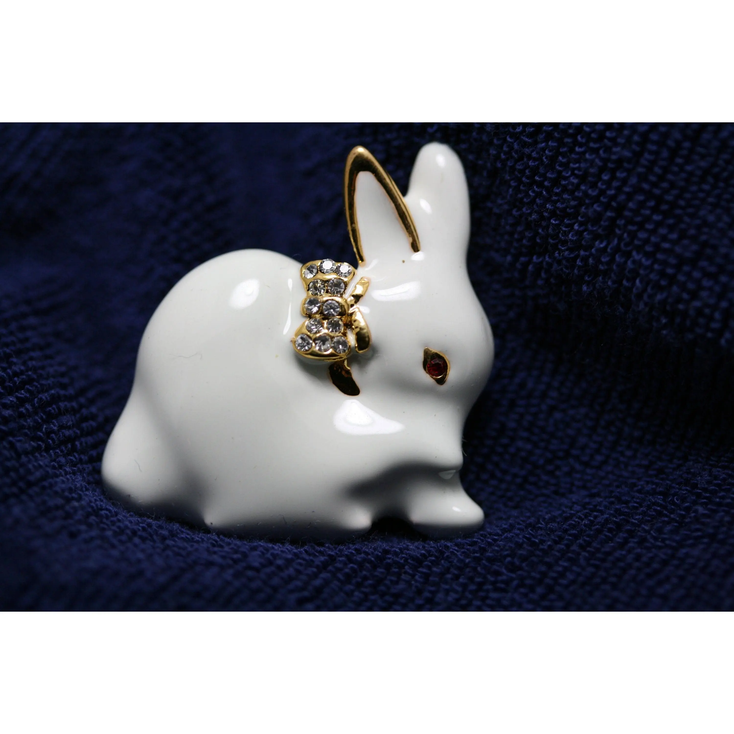 Cute White Enamel Rabbit Brooch Pin - Small Size, Red Rhinestone Eye, Gold-Plated, Lead-Free Nickel-Free, Unisex Casual Party Fashion Accessory, Animal Design, 1.125" x 1.25", Animals
