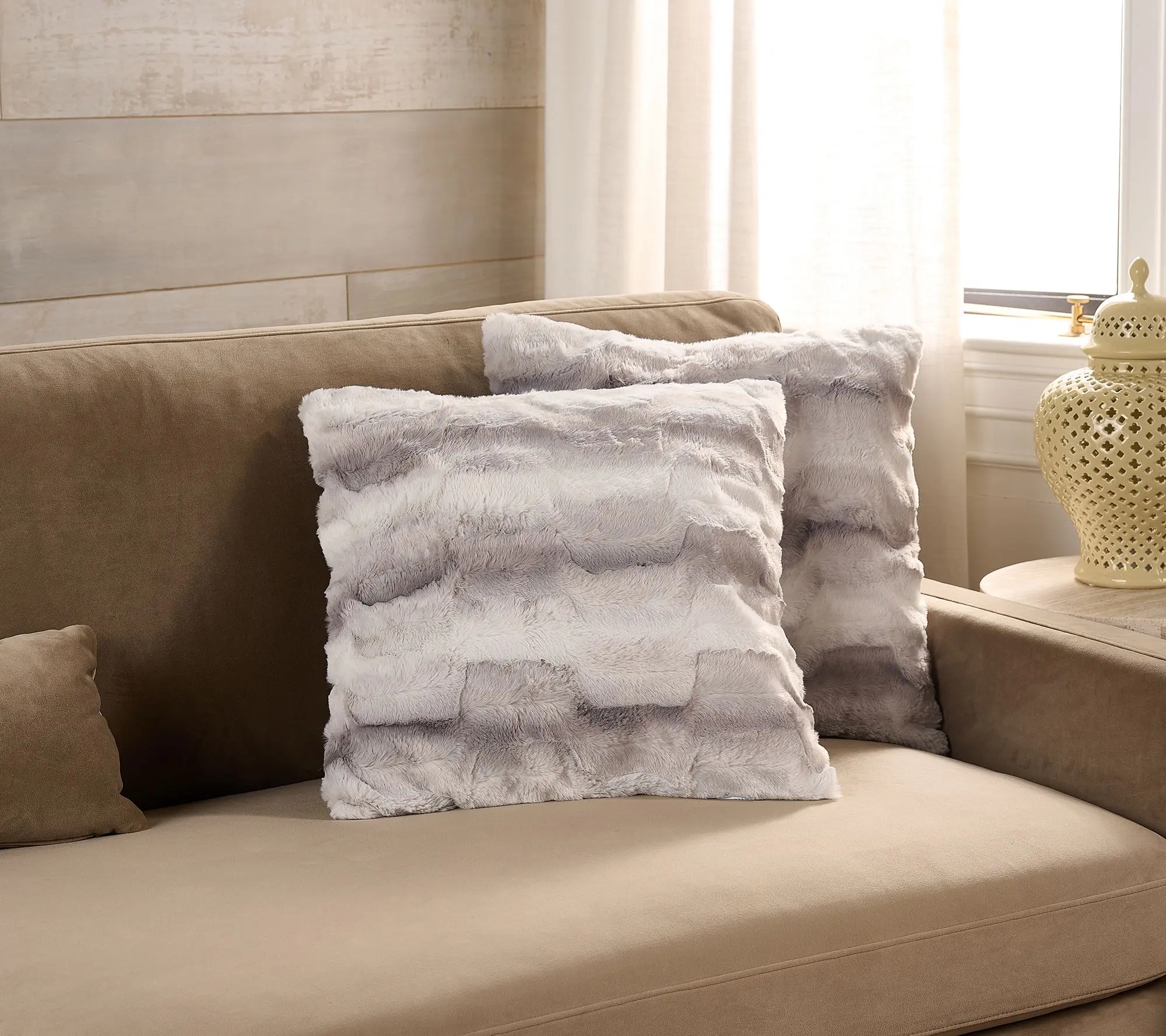 Hotel du Cobb Set of (2) 20" Faux Fur Pillows by Dennis Basso