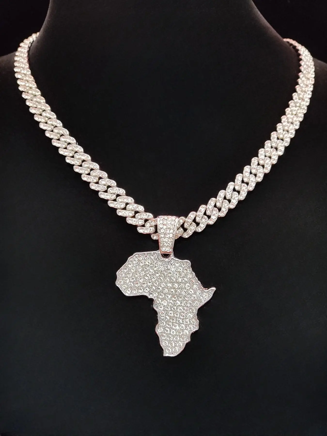 Map Shaped Pendant Necklace, High End Necklace, Fashionable Jewelry for Party, Daily Decor, Trendy All-match & Exquisite Jewelry for Birthday Gift, Charm Necklaces, Accessory Necklace, Decorative Necklace