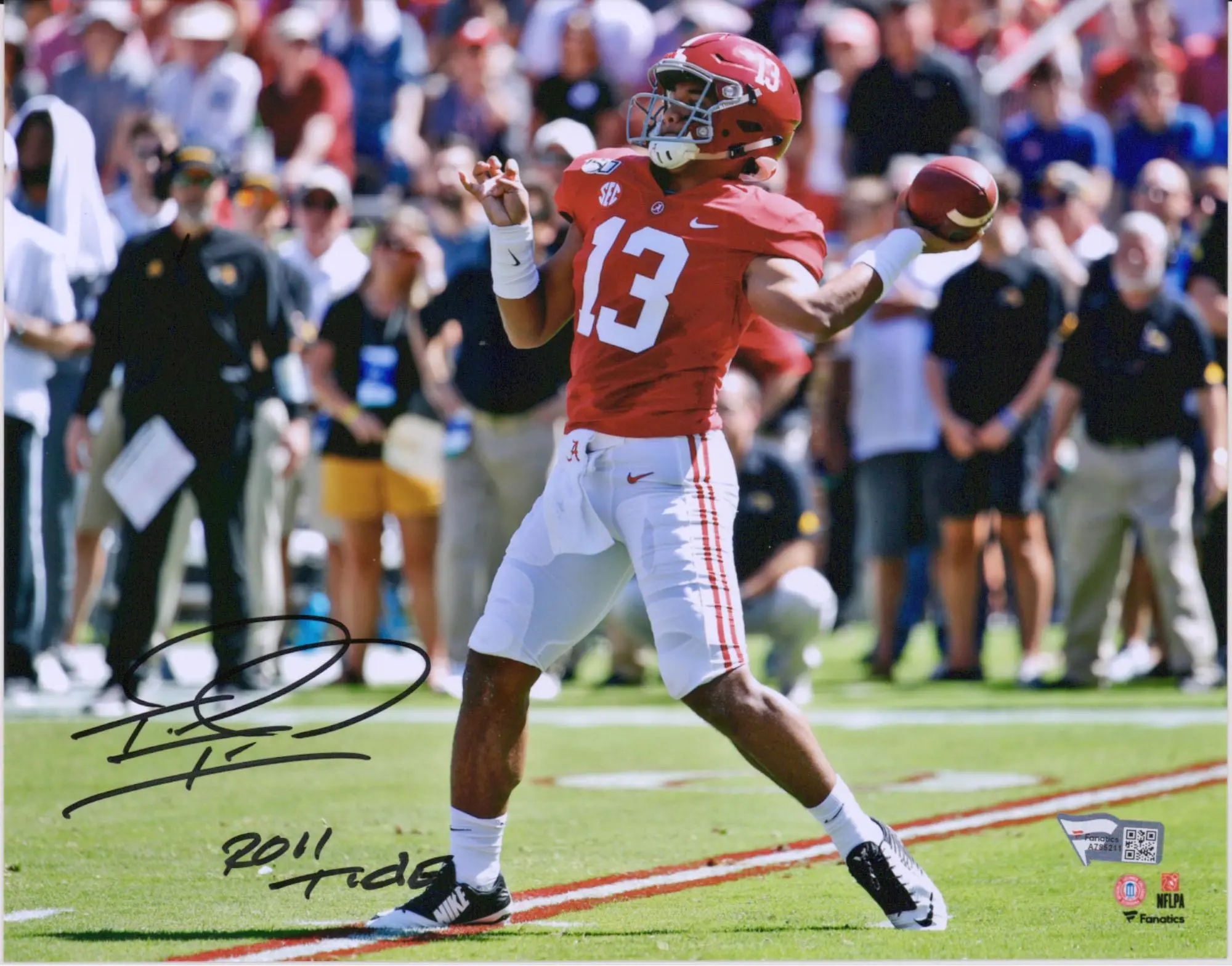 Tua Tagovailoa Alabama Crimson Tide Autographed 8" x 10" Passing Photograph with "Roll Tide" Inscription