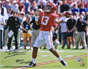 Tua Tagovailoa Alabama Crimson Tide Autographed 8" x 10" Passing Photograph with "Roll Tide" Inscription - Fanatics Authentic Certified