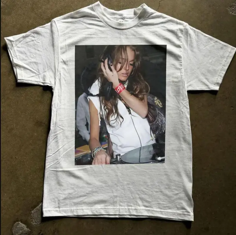 Gildan Men's and Women's T-shirt, DJ Girl Cool Graphic Tee, Unisex T-shirt, Gift T-shirt, Y2k Unisex Graphic Tees Gothic Grunge Emo Scene Amity Affliction Style Clothes Menswear Womenswear Streetwear