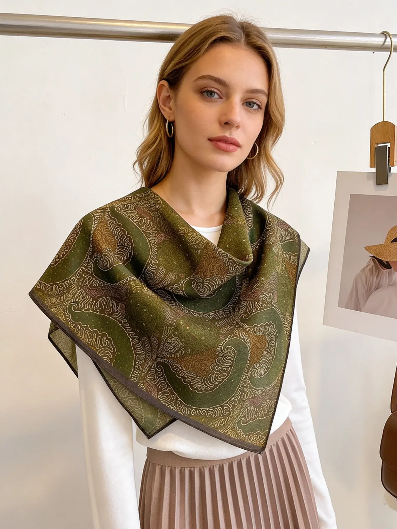 Spring Summer Versatile Vintage Walnut Flower Print Multifunctional Square Scarf Shawl, Suitable for Daily Use, Office, Vacation, Floral Print Scarf