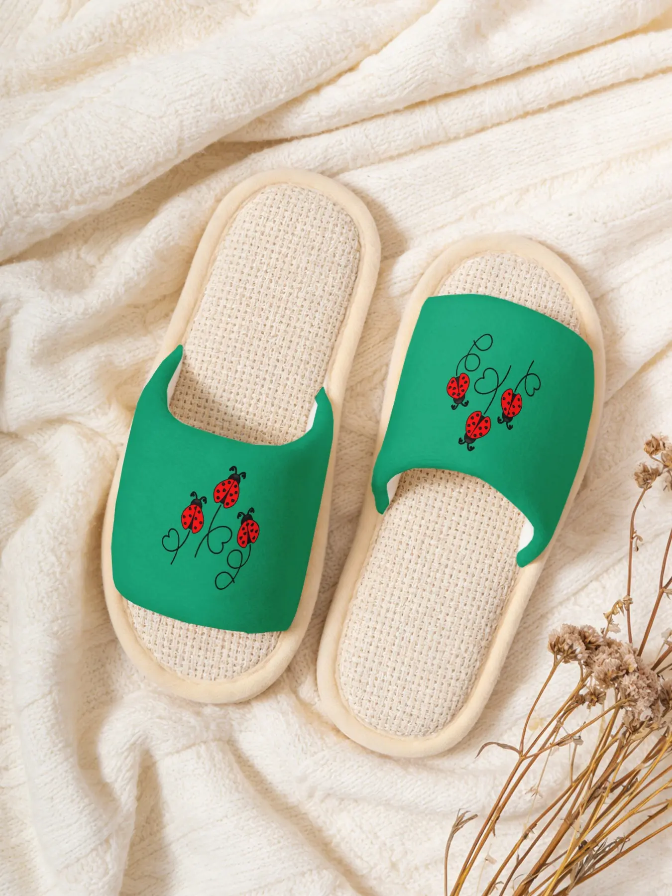 Cute Ladybug & Heart Print Sweet Breathable Linen Slippers, Non-slip Casual Lightweight All Season House Shoes for Women Men Family Daily Home Wear