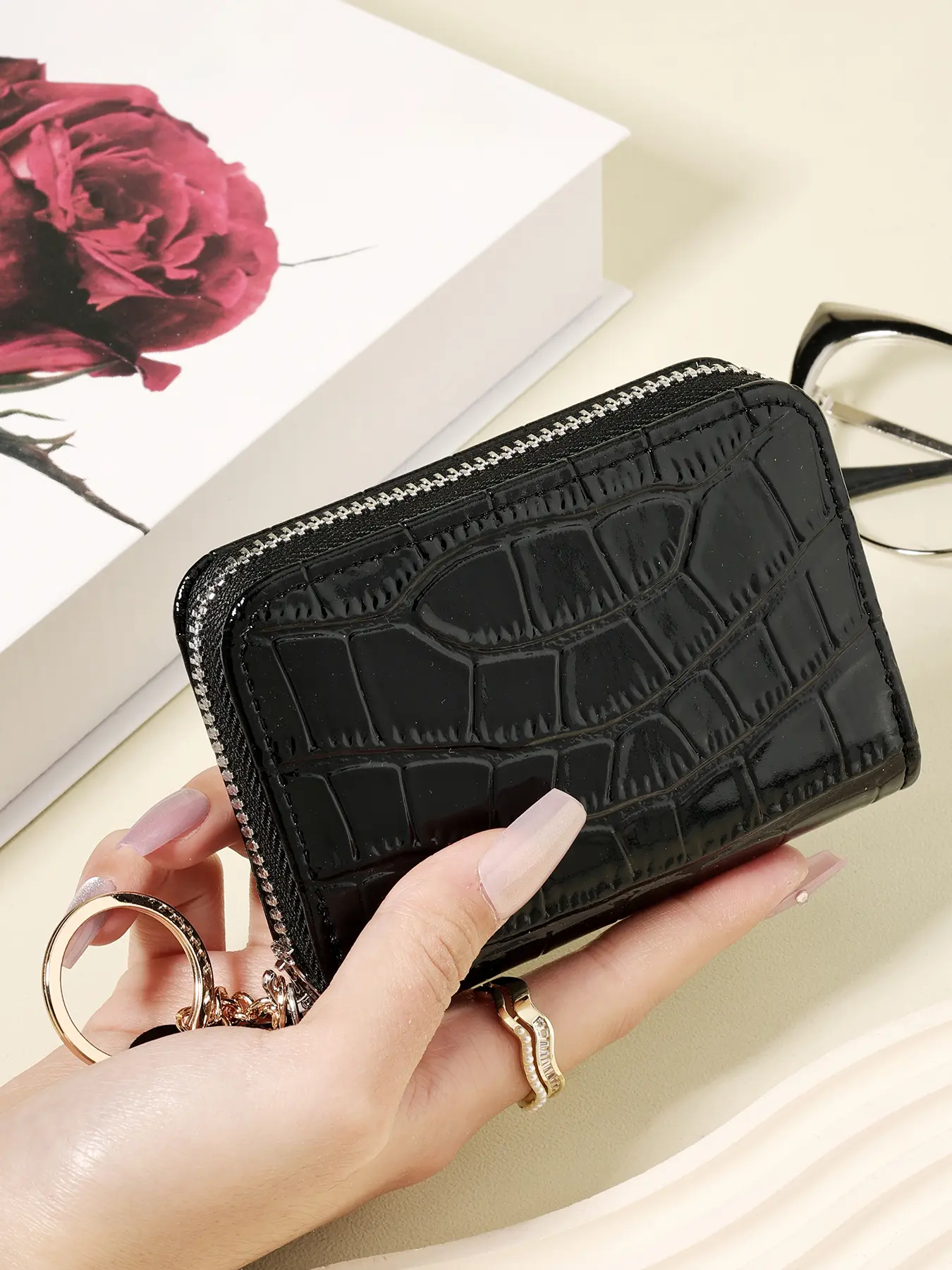 Double zipper wallet, Decorated with a Metallic Chain Keychain, Ladies' short credit card holder, multifunctional large capacity zero wallet, Fashionable card holder