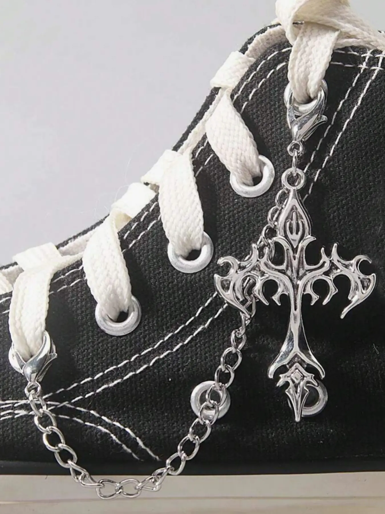 2pcs Cross Pendant Shoe Chain, Detachable Shoe Buckles, DIY Customization Shoe Boot Decoration Accessories, Decorative Shoe Accessories, Casual Style, All Seasons, Shoe Charms, Chain Shoes Charms