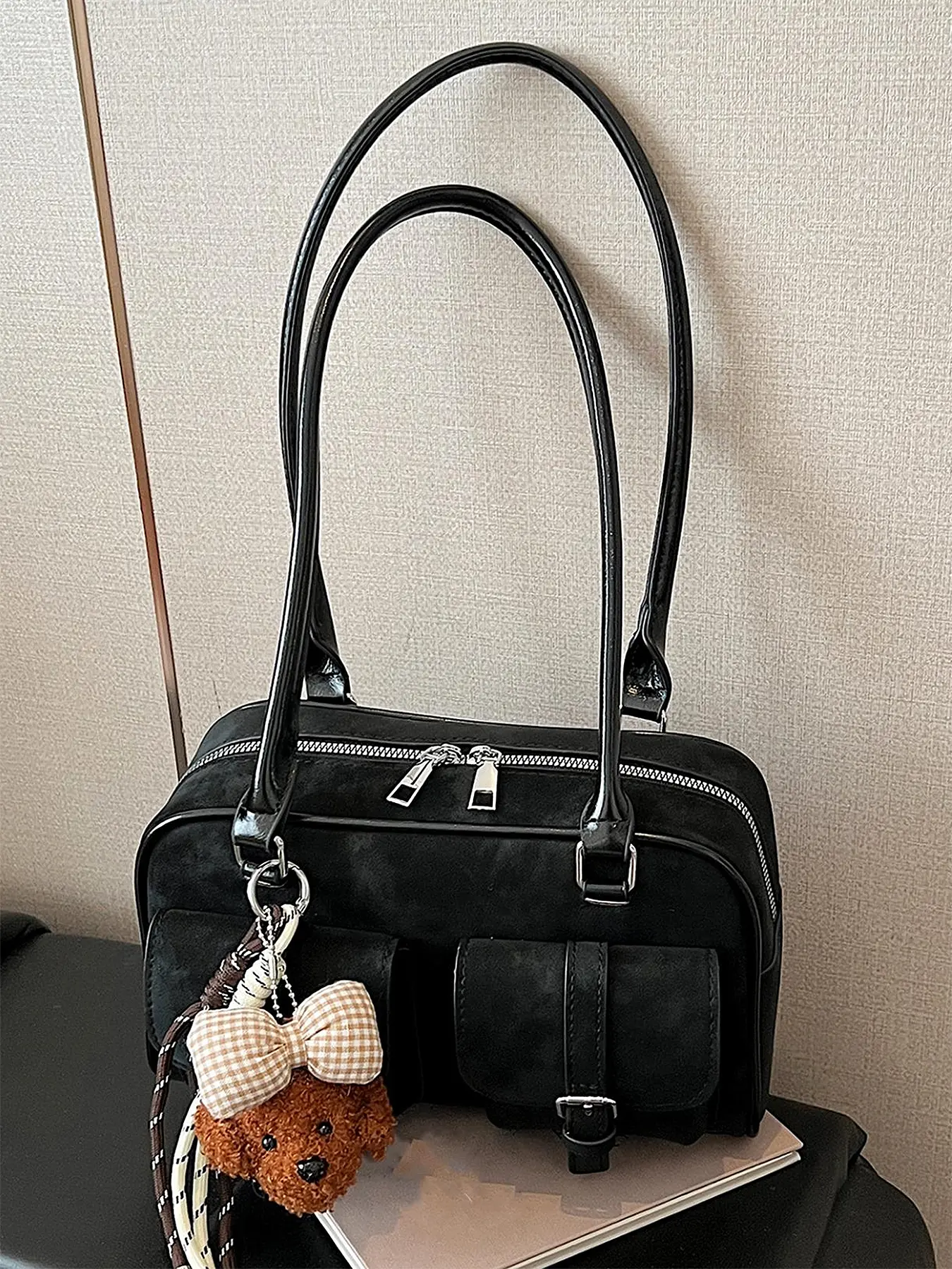 Retro Boston handbag, fashionable frosted shoulder tote bag, Pu tote satchel, casual shoulder commuter bag, paired with exquisite pendants, suitable for daily wear, commuting, Fashionable Bags