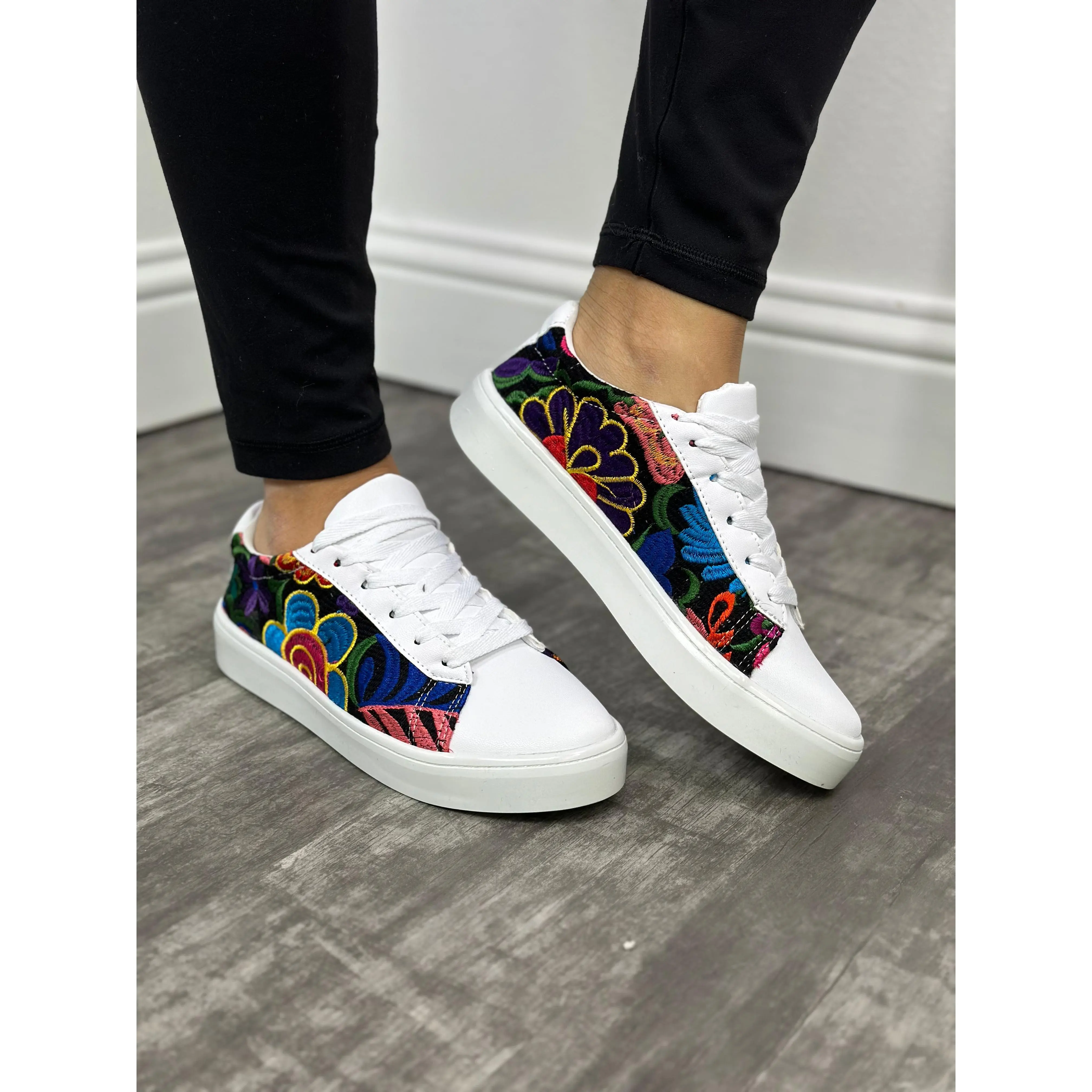 Embroidery All White Sneakers