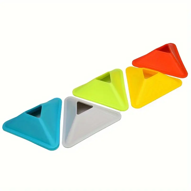 Obstacles of 20pcs triangle marks, signs, football training equipment and basketball training equipment.