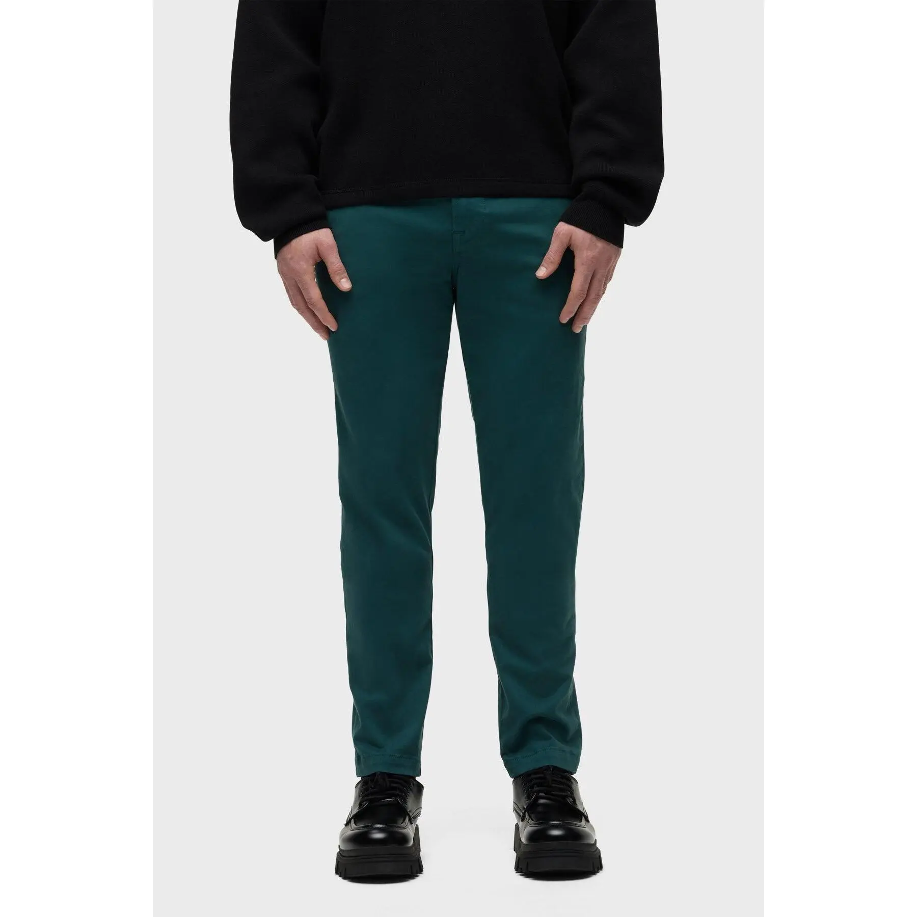 Classic Slim Straight Chino