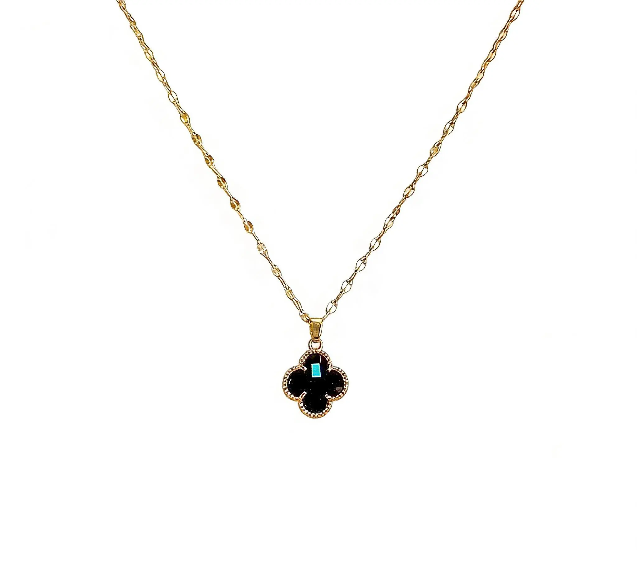 Titanium steel four-leaf clover pendant necklace, designed for women, featuring a fashionable and minimalist style. This elegant clavicle chain is perfect for photoshohoots and dates.