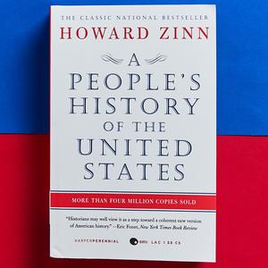 A People's History of the United States by Howard Zinn [Paperback Book] Discover the Untold Stories That Shaped Modern America – A Must-Read Journey Through History!