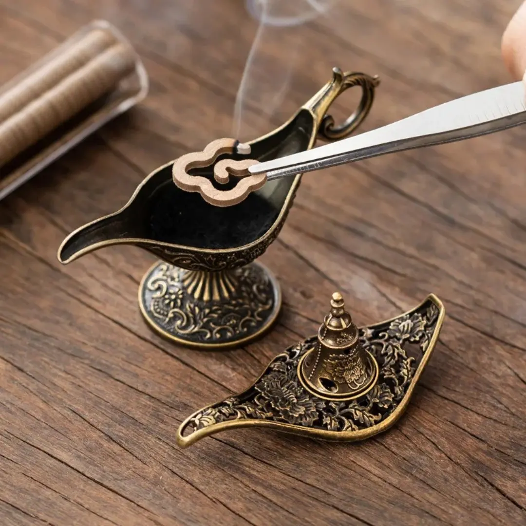 Retro Aladdin Incense Holder with 42pcs Scented Sandalwood Chips, Genie Lamp Burner, Optional Cloud-Shaped Incense Chips, Home Indoor Decor, Room Fragrance, Home Fragrance Products