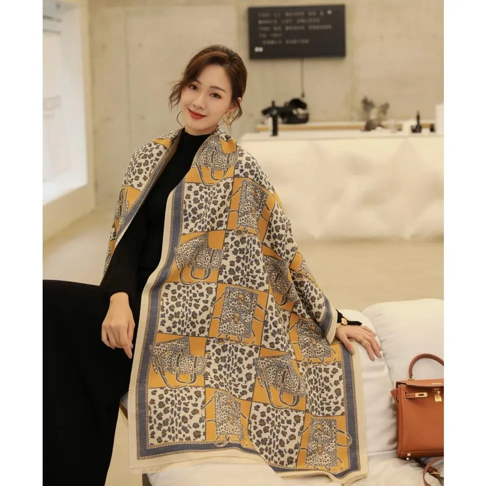 Leopard print bag in yellow