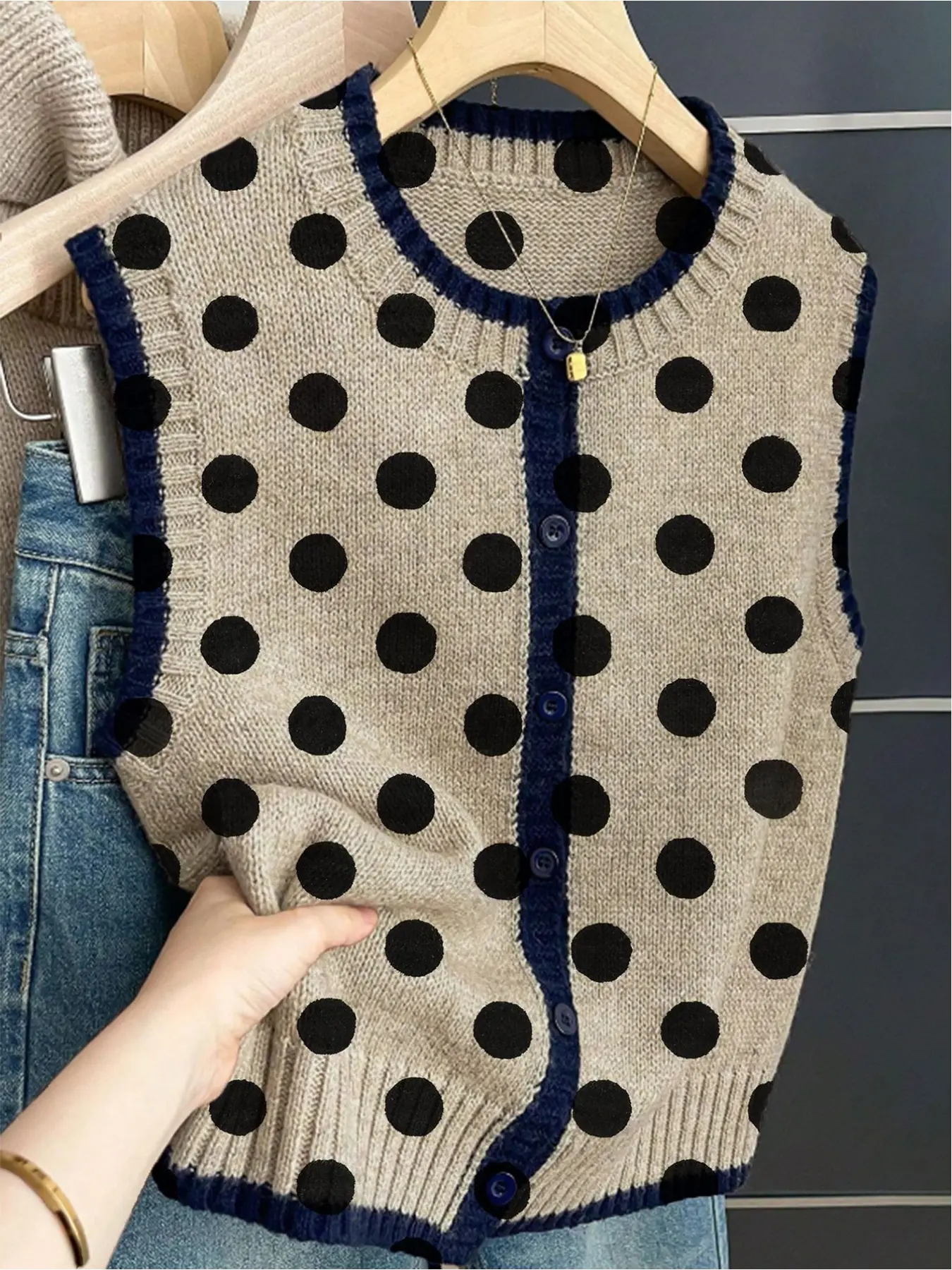 French retro style loose crew neck sleeveless color-block button khaki, contrasting polka dot print women's sweater vest, suitable for spring and summer, button sleeveless knitted sweater, vacation style, casual, Tops, Womenswear