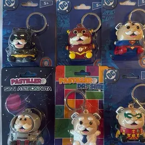 LLAVERO PASTILLERO DOCTOR SIMI, DR. SIMI ROBIN, DR. SIMI SUPERMAN, DR. SIMI BATMAN,DR. SIMI TEG FLASH o DR ASTRONAUTA 1 PIEZA DOCTOR SIMI PILL CASE KEYCHAIN – 1 PIEZA