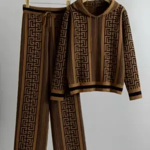 Amelia Style Luxury Brown Knit Set - Comfortable & Stylish 2-Piece Outf