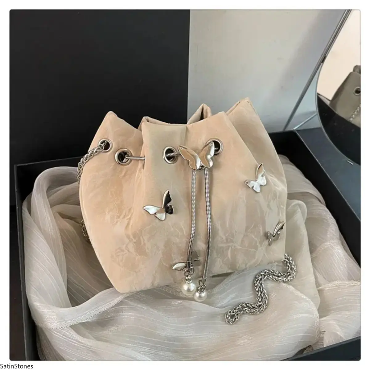 Casual Unique Pleated Drawstring Butterfly Shoulder Messenger Bag - Versatile Chain Bucket Bag with Secure Closure for Everyday Sports & Outdoor Use, Unique Pleated Design, Elegant, Fashionable Unique Bags, Chic Crossbody Bag