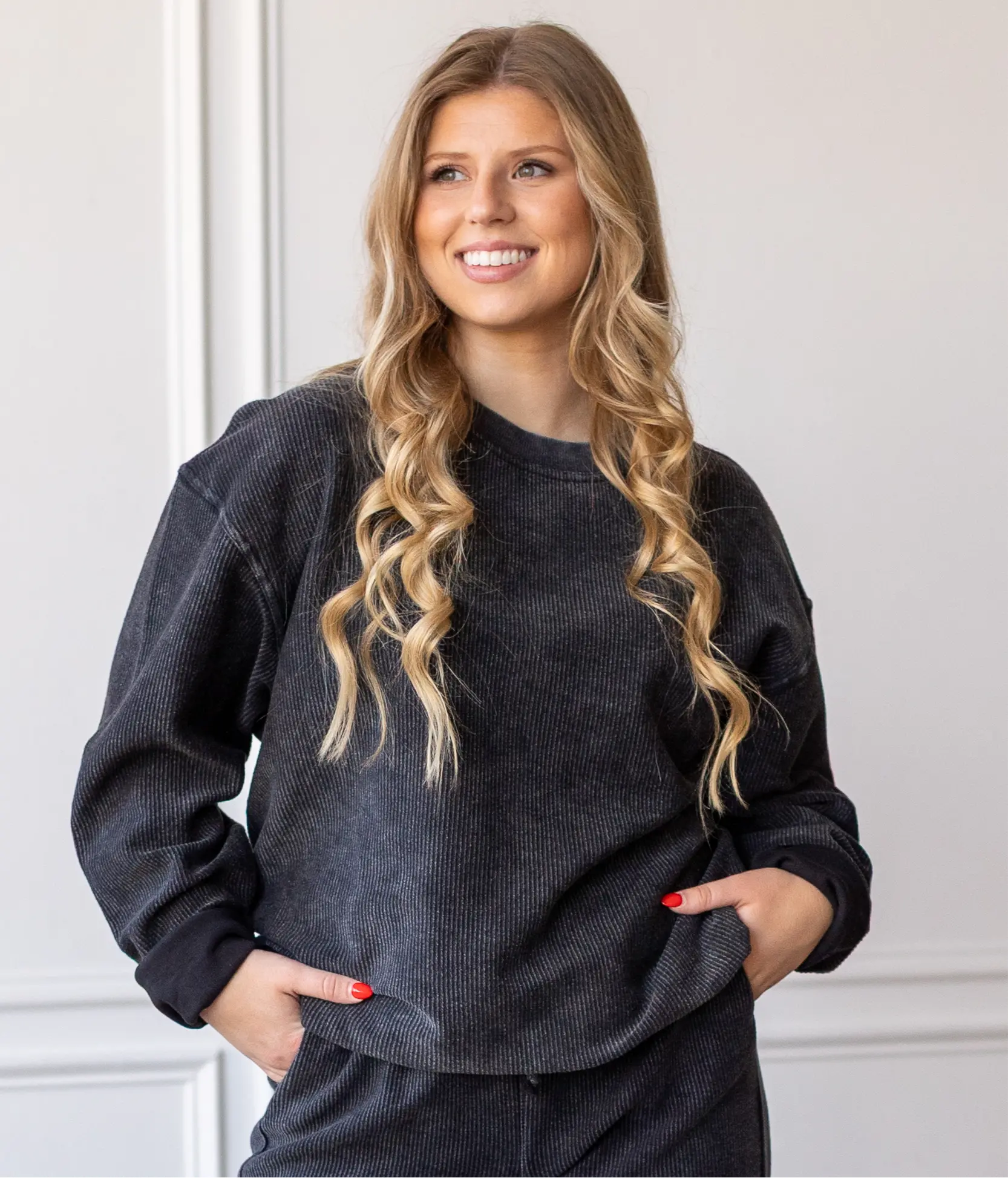 WASHED BLACK ESSENTIAL CORDED CREW