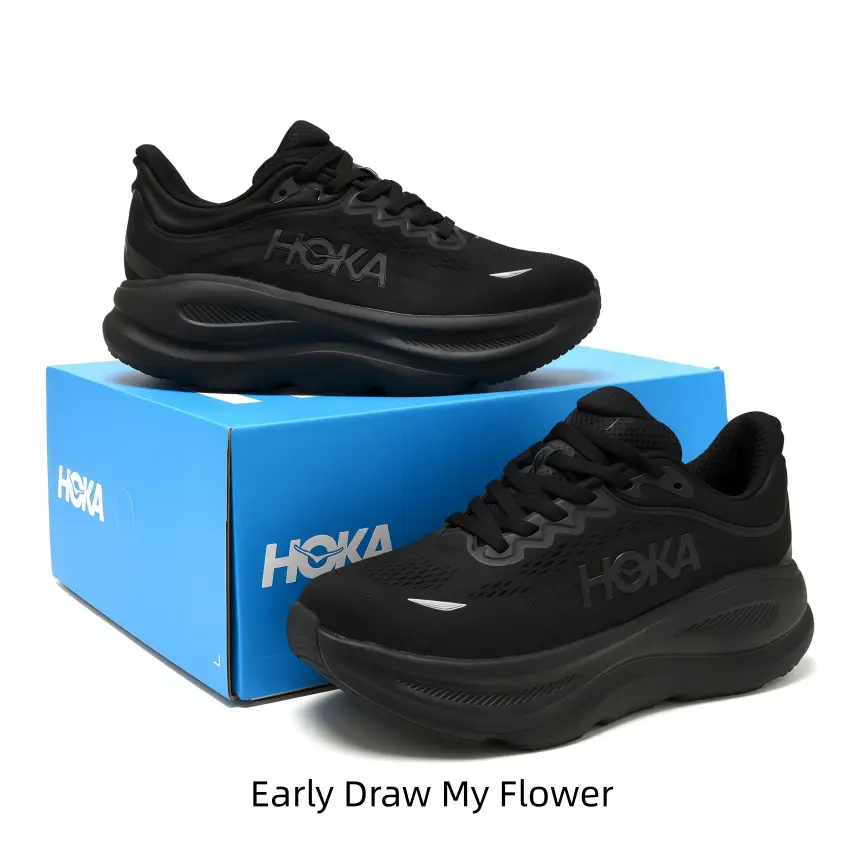 Full black mesh running shoes with matte curved midsoles create low-key dark aesthetics to match all-black streetwear for urban daily outfits