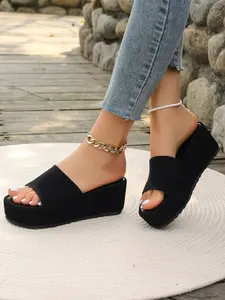 Ladies' wedge heel thick soled sandals, comfortable to step on, suitable for daily, vacation and Summer wear, fashionable and casual women's shoes