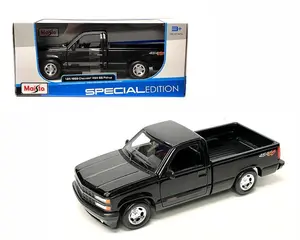 Maisto 1:24 1993 Chevy 454 SS Pick-up (Black) Diecast Model