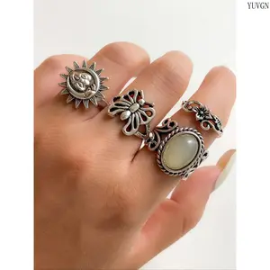 4Pcs Vintage Butterfly Flower Grunge Ring Set, Retro Stackable Band Rings, Trendy Streetwear Stacking Jewelry, All-match Fashion Accessories for Women Teen Girls Daily Party Wear