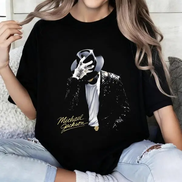100 Percent Cotton Casual Fashion T-Shirt Michael Jackson Iconic Pose With Signature And Sparkling Jacket Design Perfect For Music Lovers And Pop Culture Fans Ideal Gift For Friends Family Or Yourself During Spring Summer Seasons Pattern Retro Rifle