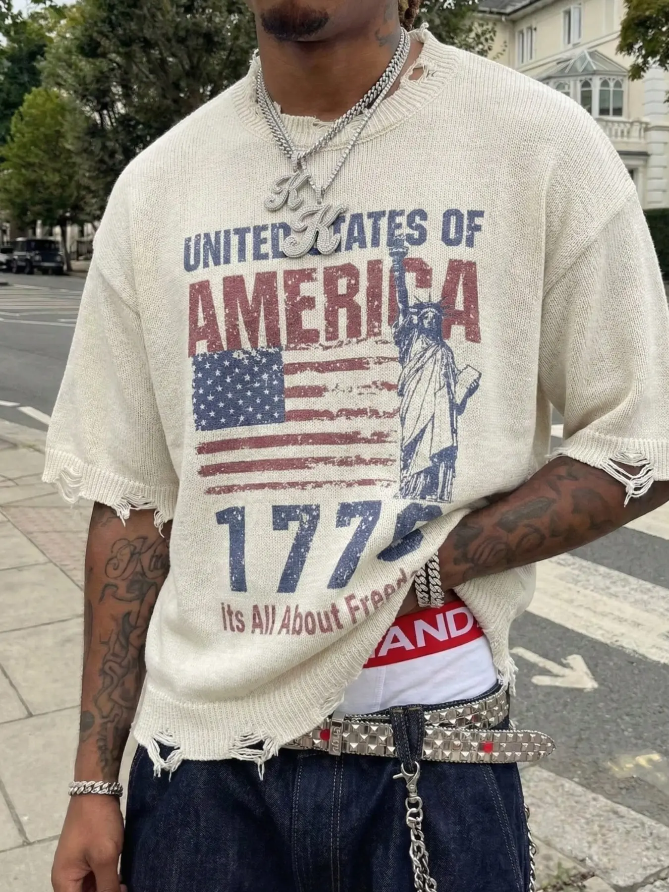 Men's Summer Fashion New Neutral Simple Casual Ripped Fringe Torch Victory Letter Number Daily Versatile Outdoor Pullover Round Neck Knit Top