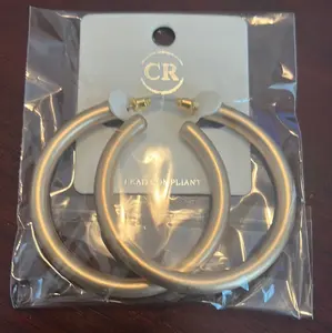 Gold round earrings