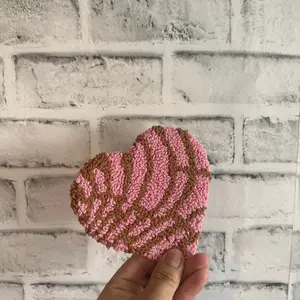 Heart shape concha rug coaster