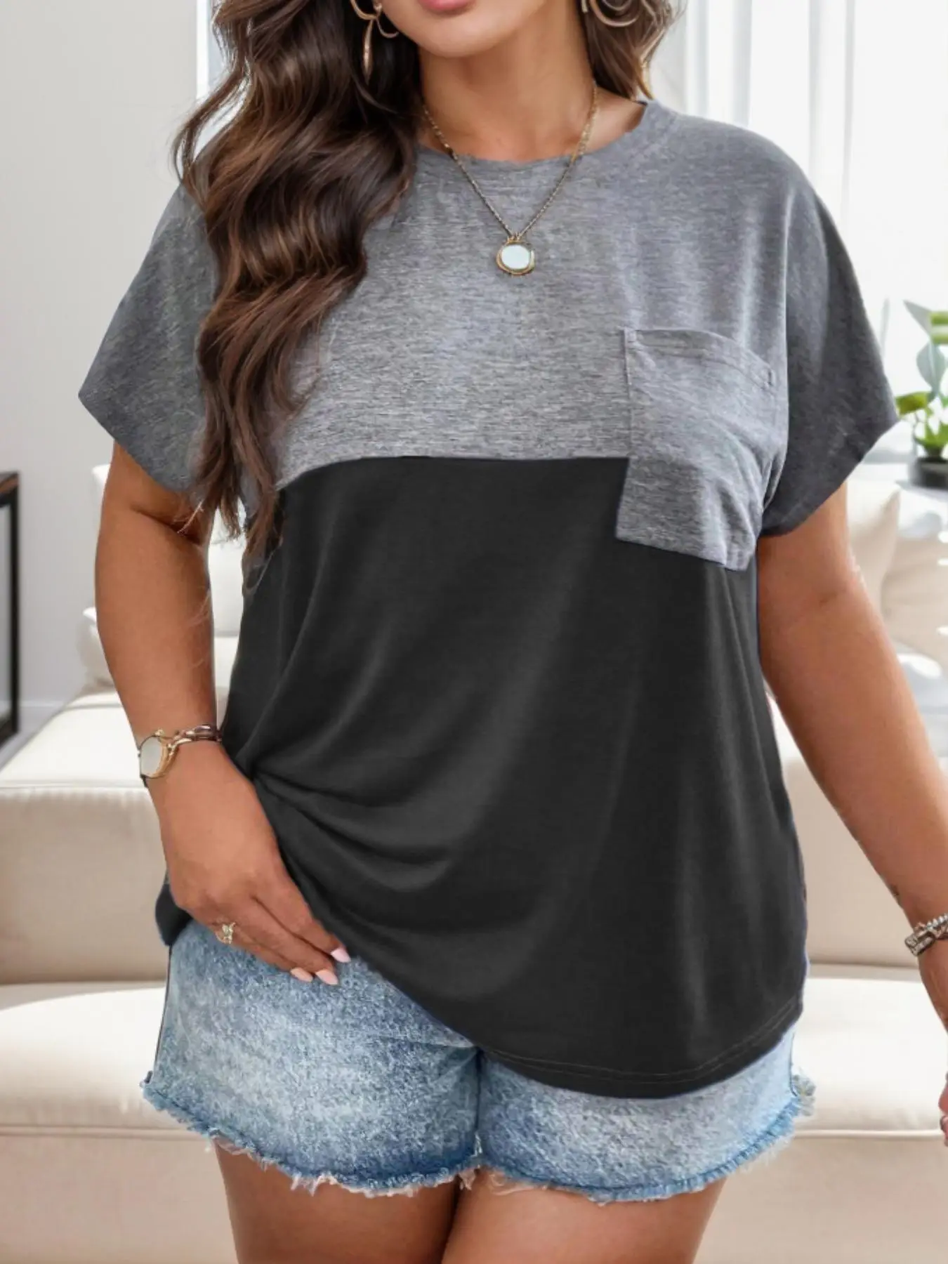 Plus Patchwork Print Pocket Drop Shoulder Tee, Casual Short Sleeve Round Neck T-Shirt for Summer, Women's Plus Clothing for Daily Wear
