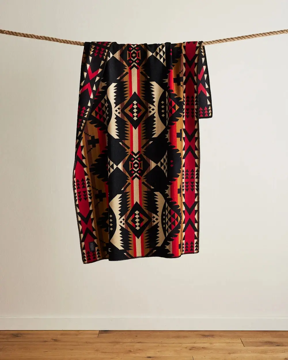 PENDLETON NEHALEM SADDLE BLANKET in BLACK