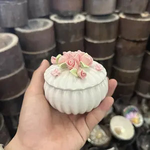 Delicate Handmade Porcelain Trinket Box with Pink Roses: A Charming Piece of Artistry  #PorcelainArt #Handcrafted #TrinketBox #HomeDecor-400