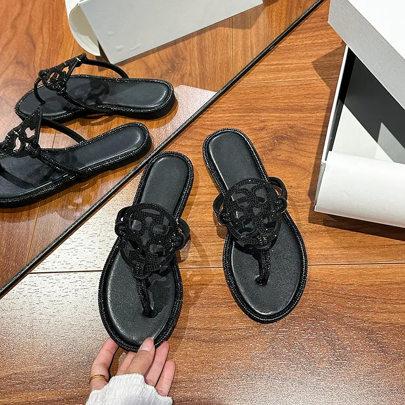 New Summer Large Size Flat Bottom Rhinestone Flip-Flops for Women, Versatile Outdoor Sandals