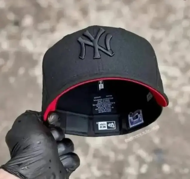 Black New Era Los Angeles Dodgers 9FORTY Flat Brim Baseball Hat, Embroidered NY Logo & Red Undervisor, MLB Streetwear Cap, Collector’s Limited Edition 2026 Urban Streetwear Gorra premium, moda urbana para hombres y mujeres