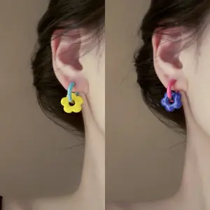2-Tone Plastic Flower Earrings - Stylish Design, Fashion Costume Jewelry Accessory