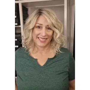 Amaretto E Butterbeer Blonde by BelleTress Tousled Waves Mid-Length Heat Friendly Synthetic