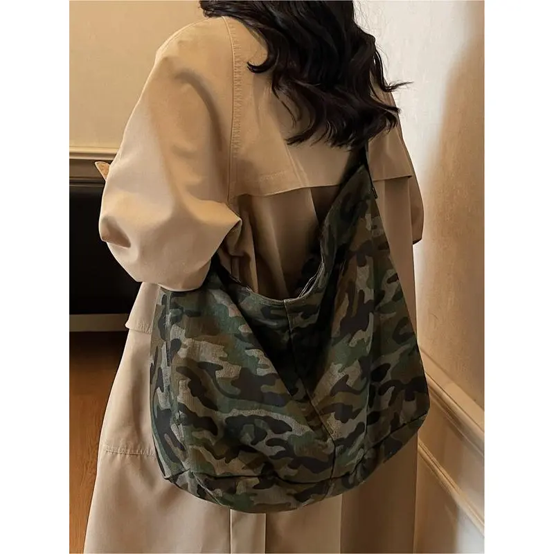 Camouflage canvas tote bag, trendy leopard print crossbody bag, unisex retro style shoulder bag, suitable for commuting, shopping, campus life, work, and everyday accessories.