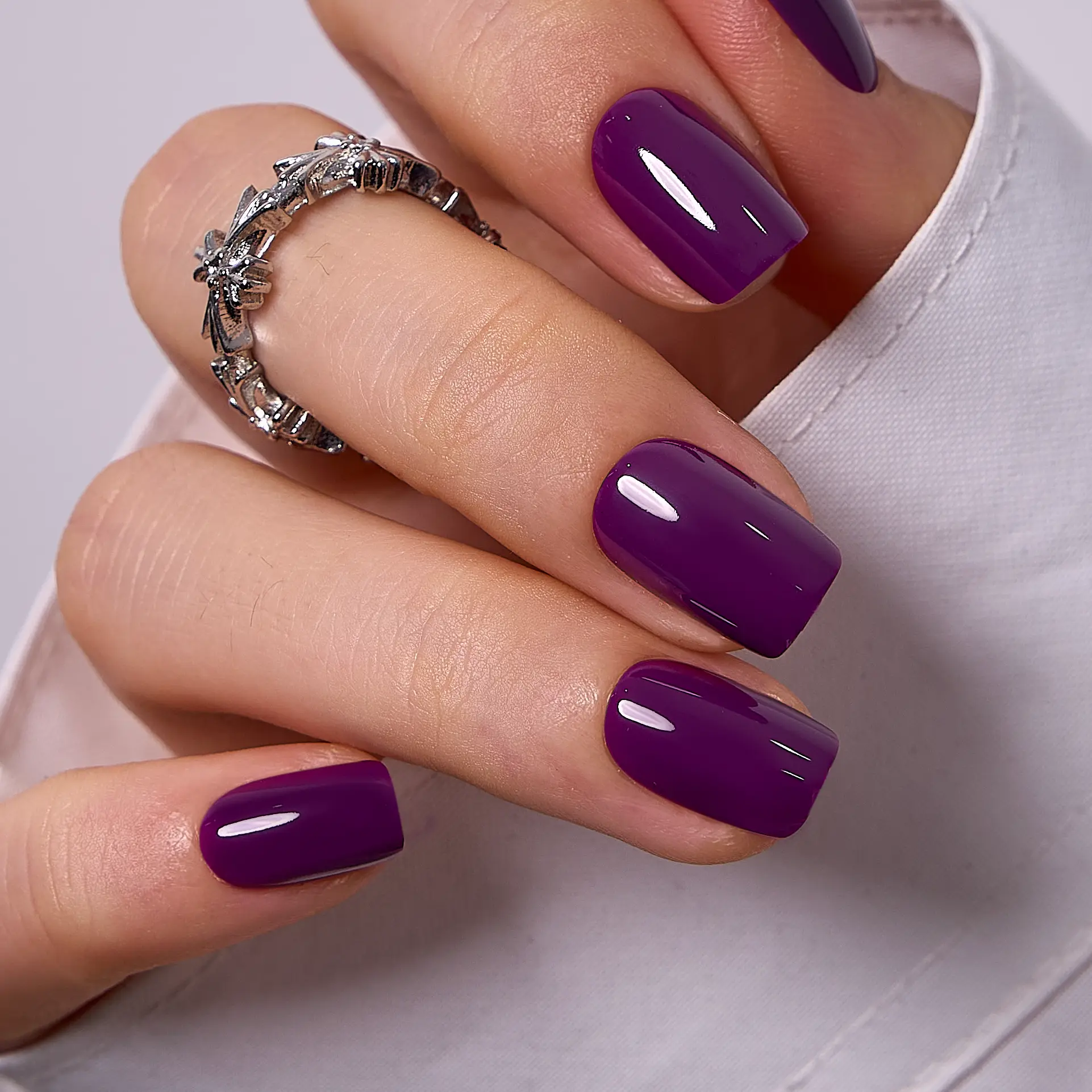 Monochrome Rich Purple Press On Nails | CurvLife Nail | 24pcs Medium Oval Fake Nails | Glossy Finish with Deep, Bold Purple Hue | Easy to Apply, Comfortable, Long-Lasting | Ideal for Daily Wear, Evening Outings, Cocktail Parties & Elegant Gatherings