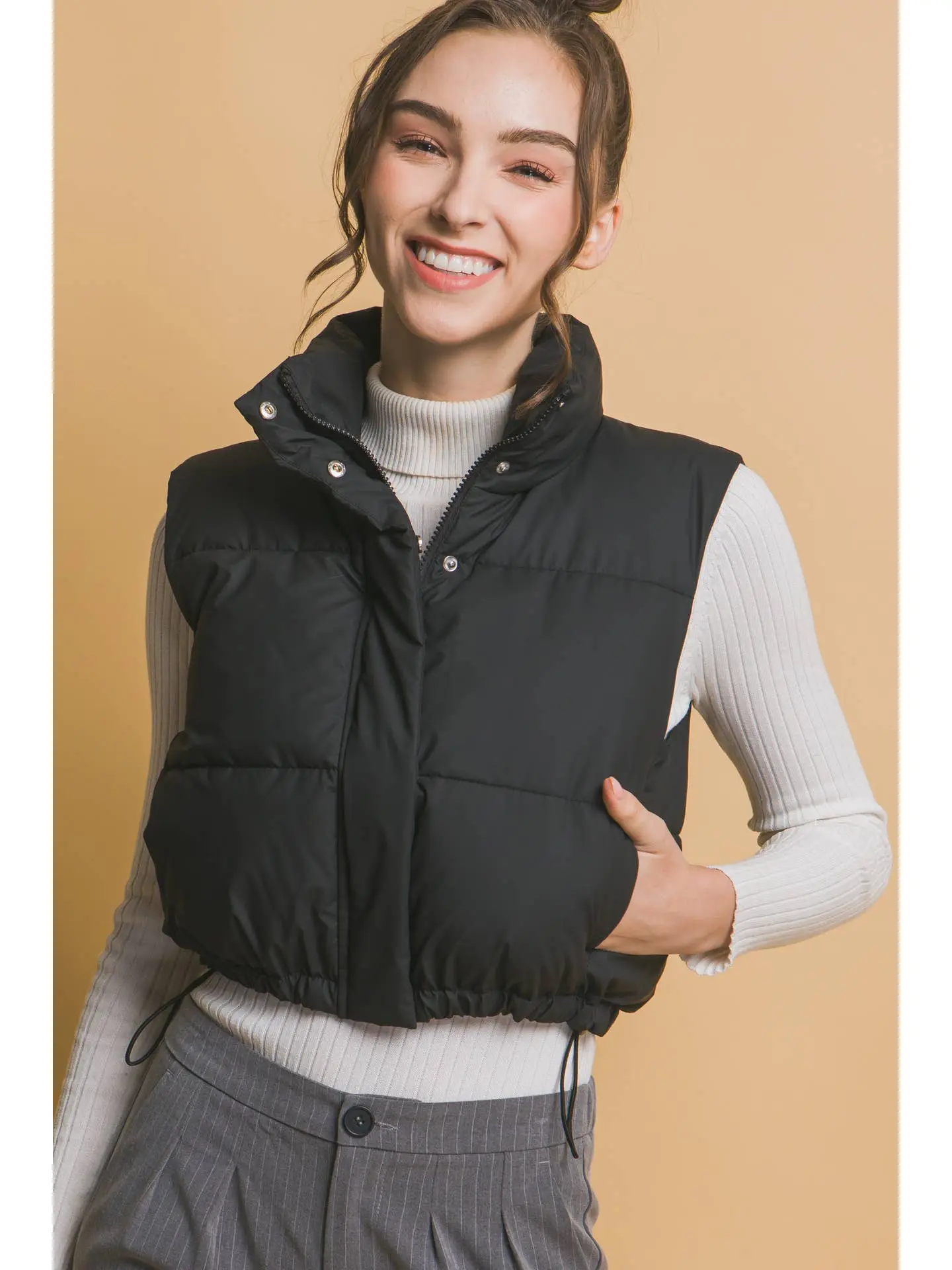 Women's Light Style Cropped Puffer Vest with Pockets, Hoodie-Inspired Tee-Complementing Outerwear