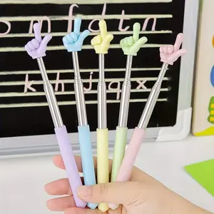1pcs Retractable Finger Pointers, Shipped in a random color.Compact Extendable Sticks for Teachers, Ideal for Presentations, Featuring a Mini Hand-Shaped Design for Educational Use