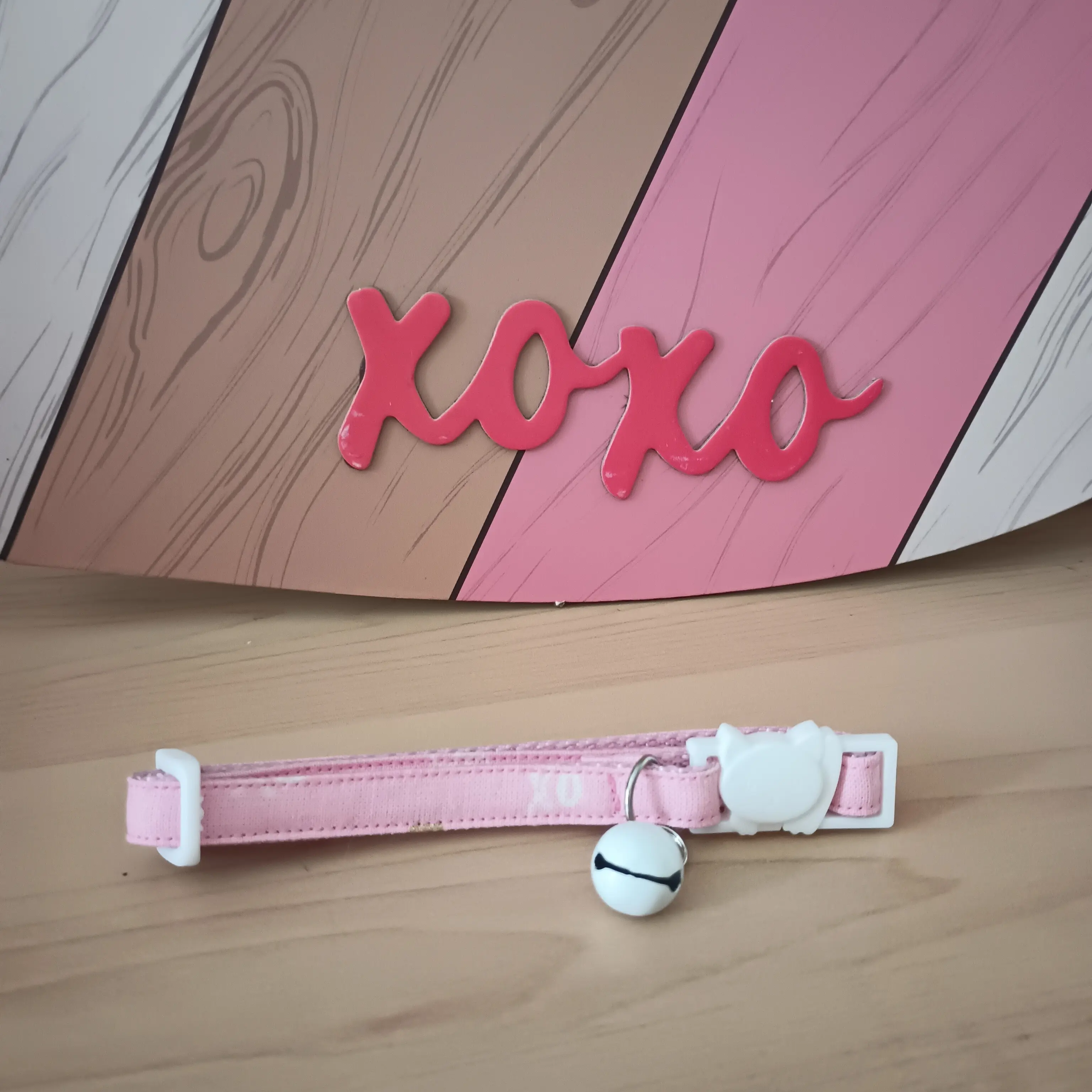 Pink with "XO"