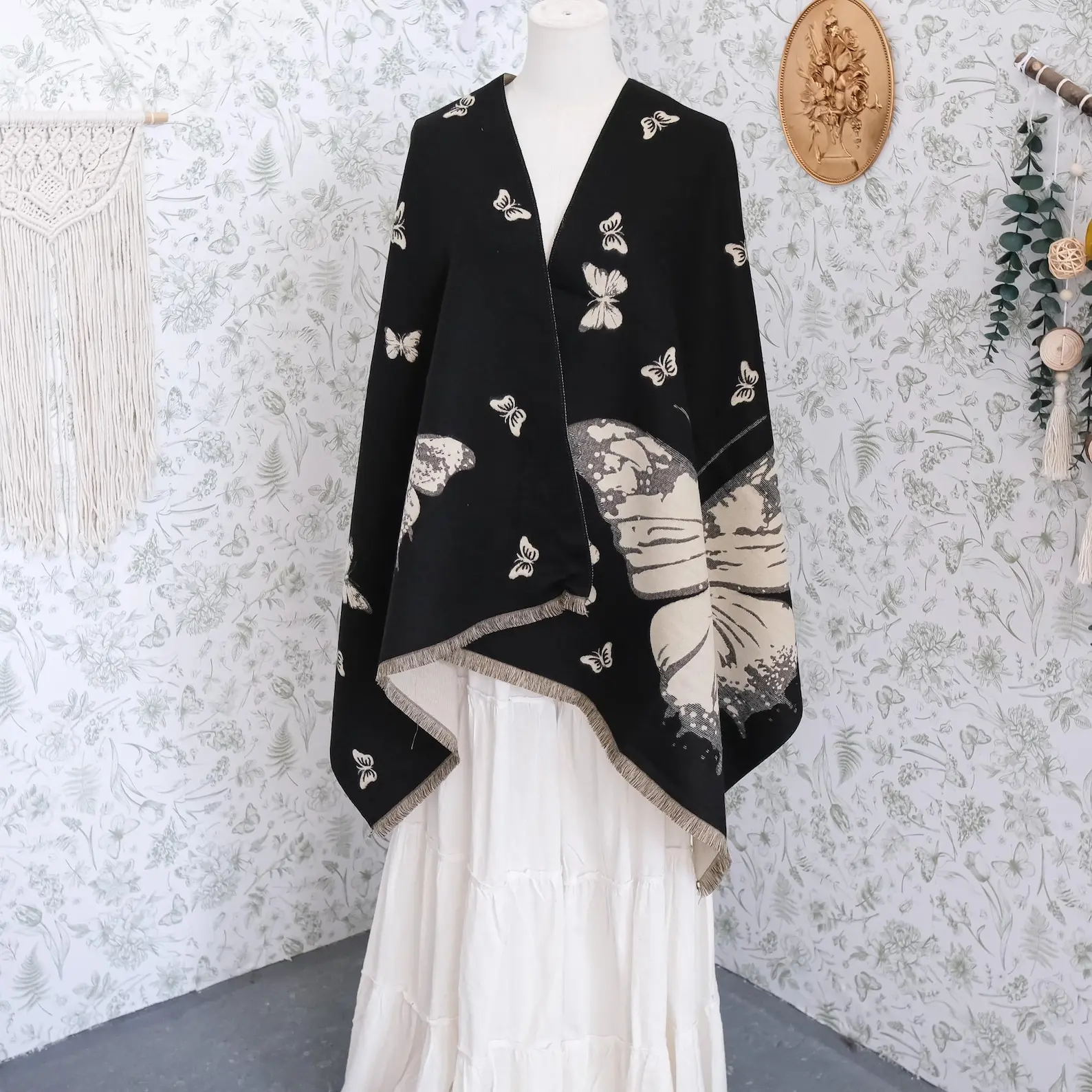 Reversible Butterfly Shawl – Oversized Long Wrap Scarf, Two-Tone Boho Cape, Cozy Fringe Travel Blanket, Fall Winter Shawls, Warm Boho Scarfs