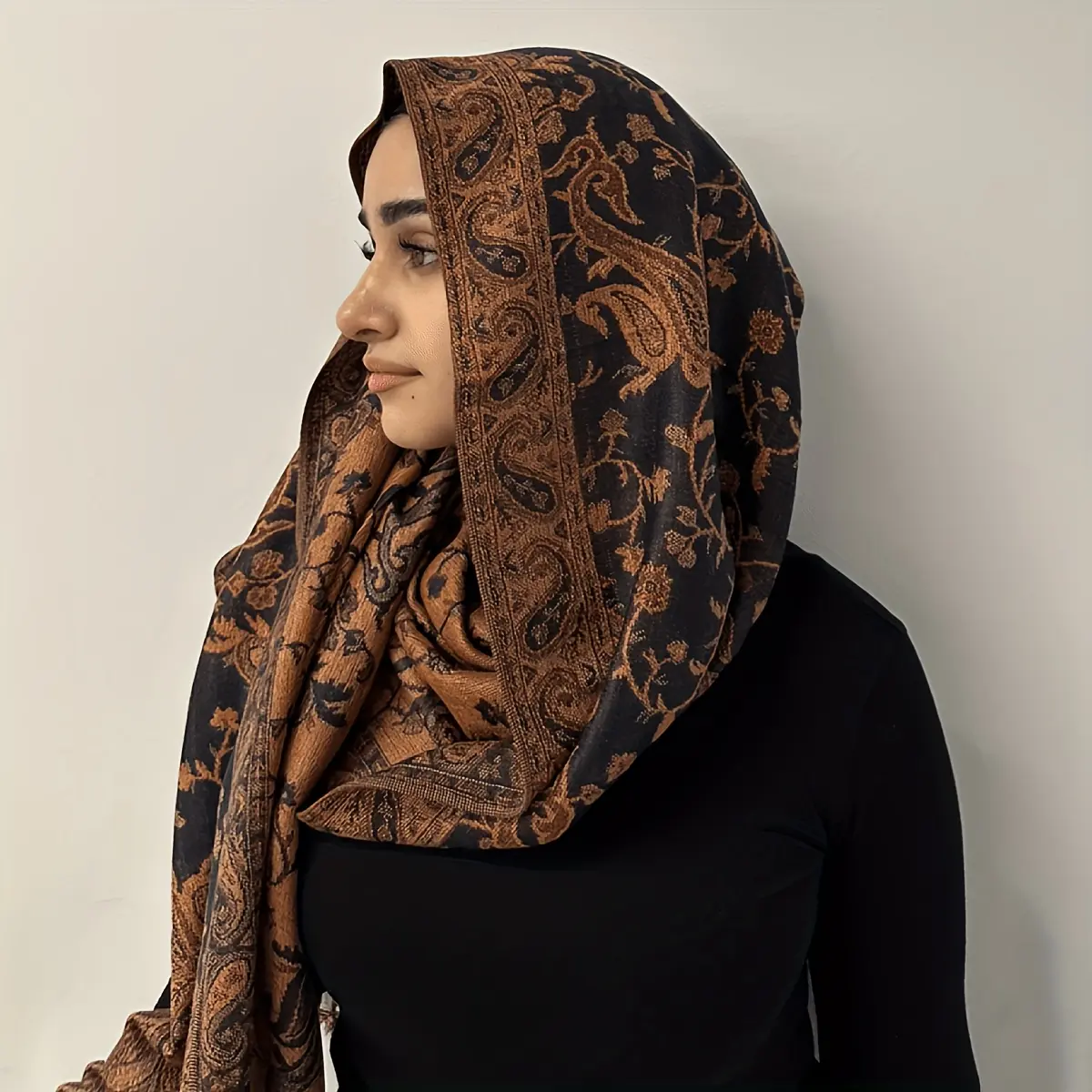 Women's Bohemian Silk Hijab Scarf - Tasseled Vintage Paisley Design, Casual Elegant Pashmina Shawl with Sunscreen Protection for Fall-Winter Daily Wear, Fashionable Hijab, Vintage Paisley Designs