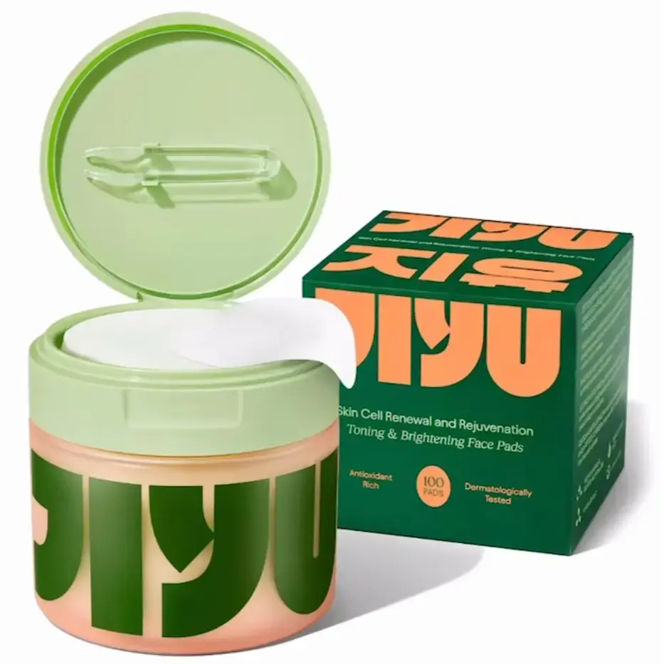JIYU Korean Skincare Gentle Moisturizing Toner Pads offer anti-aging, dark spot-fading, and wrinkle-reducing benefits while repairing the skin.