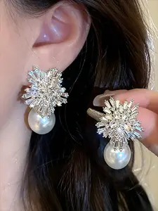 Elegant Snowflake Cluster Pendant Earrings for Women, Shiny Fashion Jewelry, Perfect for Parties and Evening Events