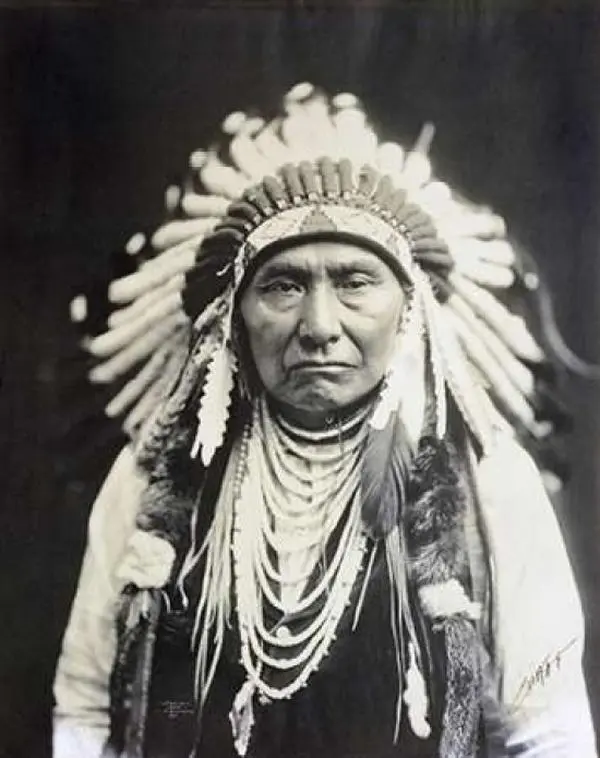 Bentley Global Arts PDX264767SMALL Chief Joseph Nez Perce 1903 Wall Decor Poster Print by Edward S. Curtis, 8x10 Small - Home Decor Room Accent