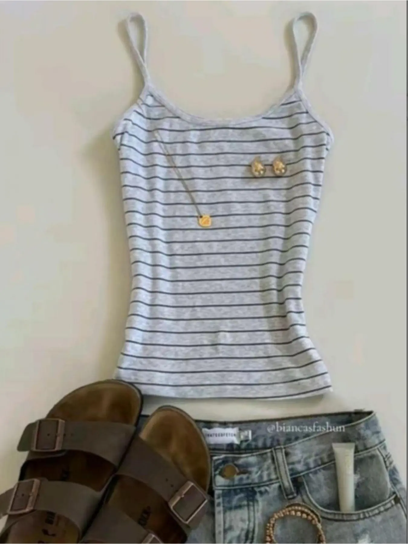 Summer retro striped spaghetti strap camisole, slim-fit striped knit top, American casual fashion sleeveless style T-shirt, Casual tank top for inner layering or outer wear, suitable for daily outings, casual home wear Camisole Tops Womenswear