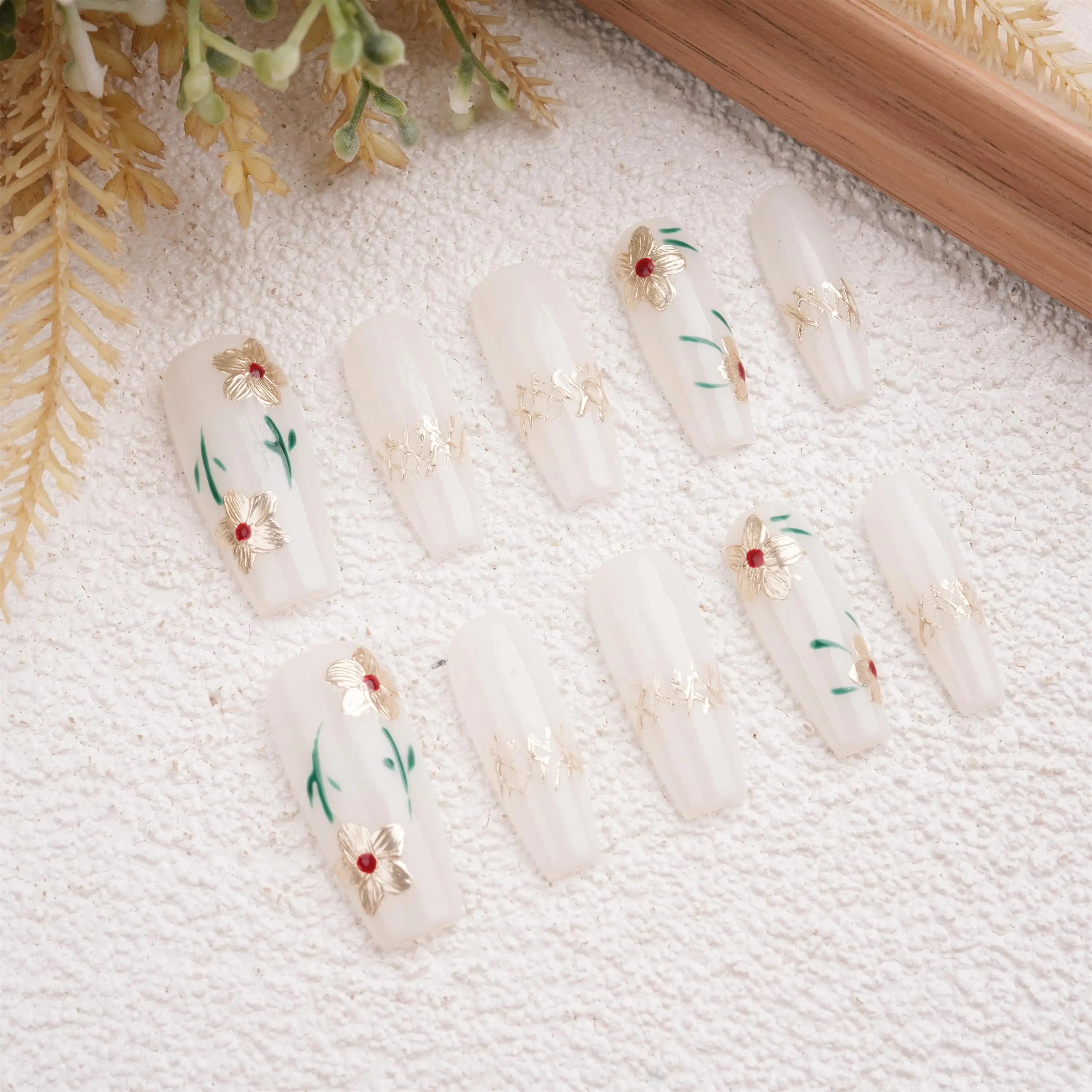 White and Gold Flower Press-On Nails, Long Coffin, Floral Design for Birthday Gift - Cutics, Comfort